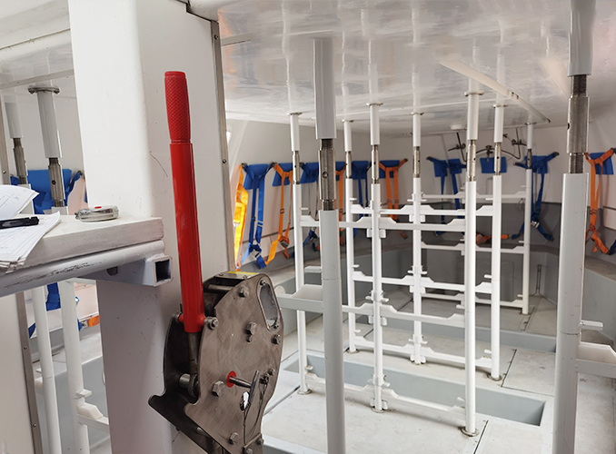 Ark lifeboat stretcher seat